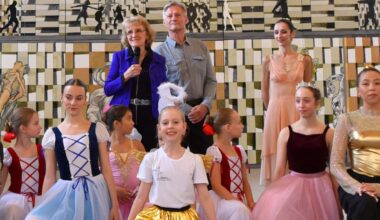 Kunst in Oberndorf: Skulpturen treffen auf Ballett - Oberndorf & Umgebung