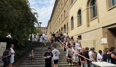 Influencer Inscope21 in Stuttgart: Massenandrang bei Sonderverkauf von Ola Kala