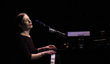 Die Künstlerin Meredith Monk bei ihrem Auftritt in der Prager Archa im Jahr 2010.