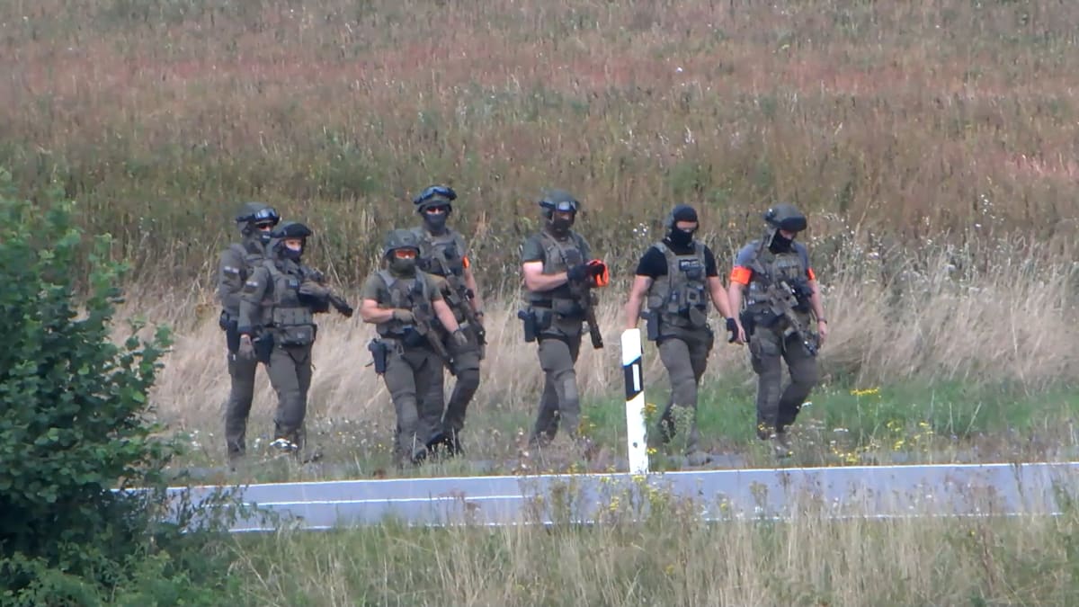Rheinland-Pfalz: Zehnjähriges Mädchen niedergestochen – Polizei fahndet weiter mit Großaufgebot nach 22-Jährigem
