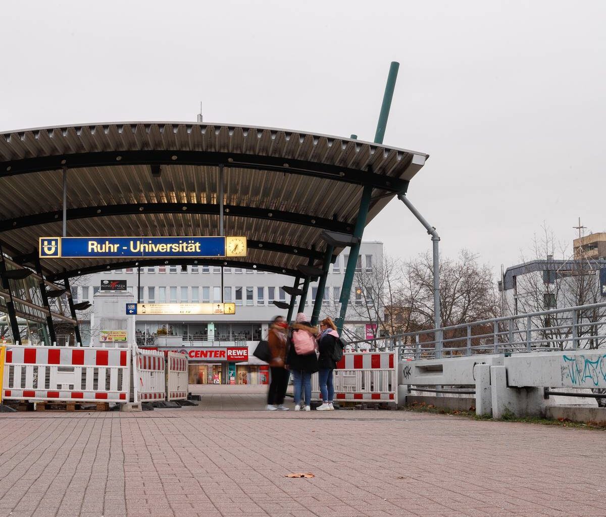 Bauarbeiten an der Bahnhaltestelle "Ruhr-Universität" in Bochum
