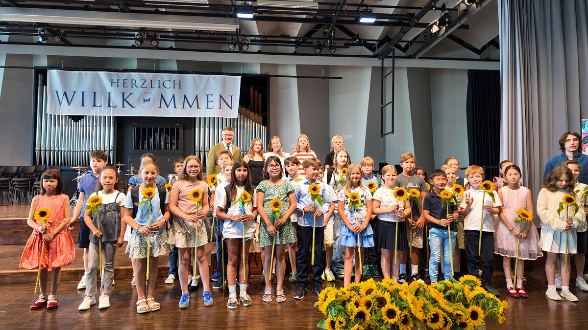 Ministerpräsident Rhein besucht die Einschulungsfeier des Frankfurter Lessing-Gymnasiums