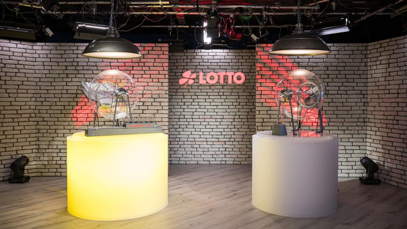 Panne bei Lotto am Samstagabend: Kugel bei Superzahl-Ziehung klemmt gleich zweimal - Tagesspiegel