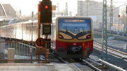 Am Bahnhof Ostkreuz stehen die Signale auf Rot. (Symbolbild)