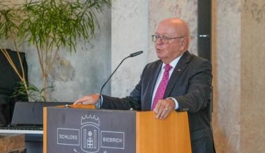 Biebrichs Ortsvorsteher Horst Klee springt Merz zur Seite
