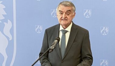 Innenminister Reul vermutet Linksextremisten dahinter