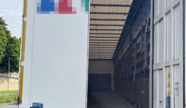 Lkw-Hecktür schubst Fußgänger in Bielefeld um