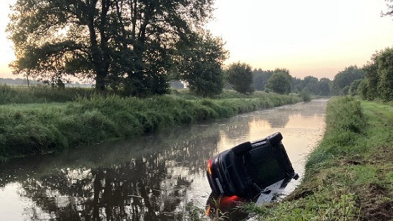 Betrunkener Bremer landet mit Auto in der Wümme