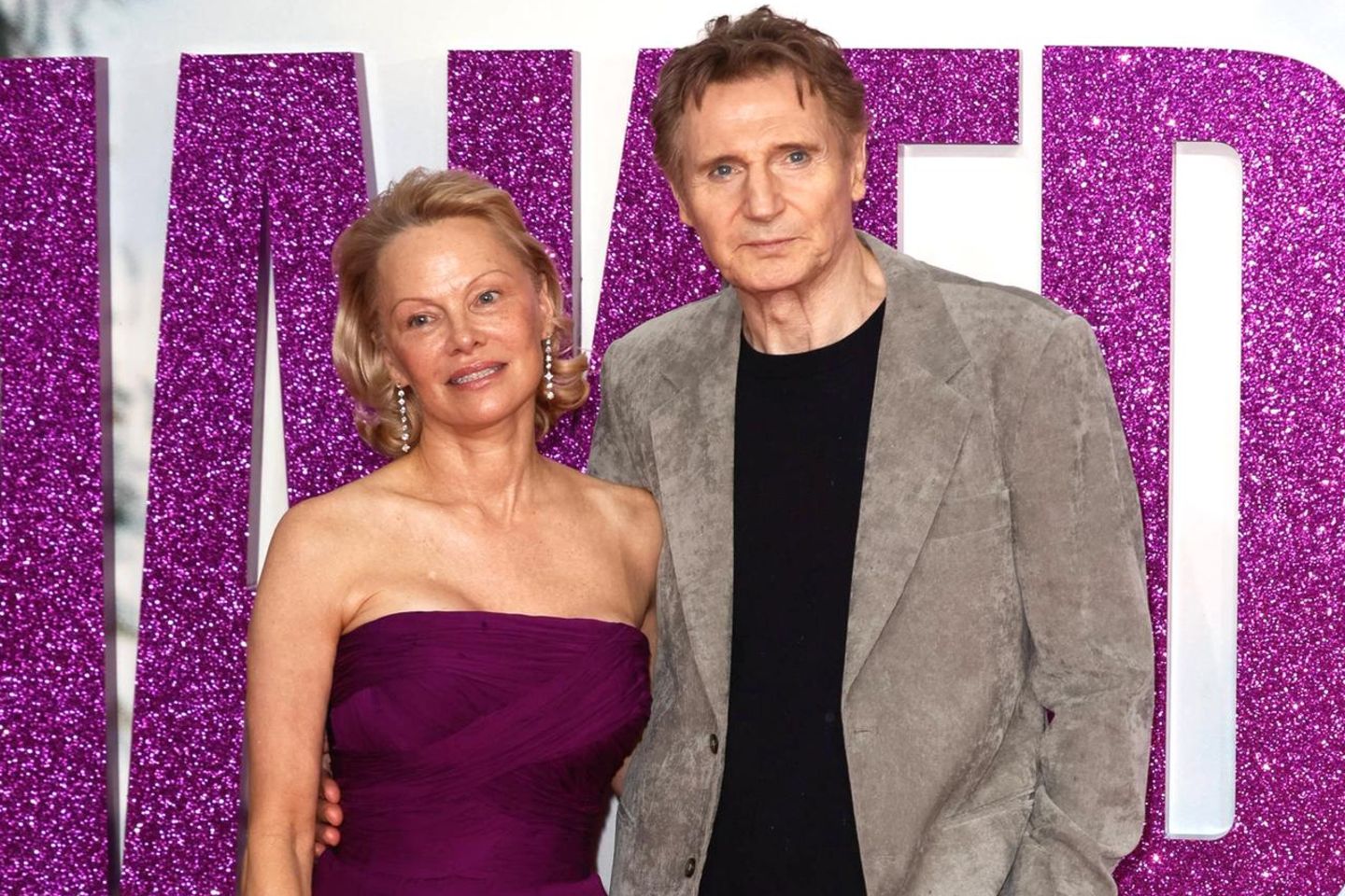 Pamela Anderson und Liam Neeson