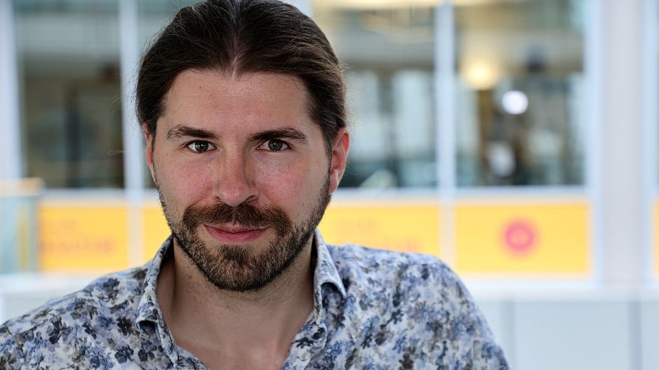 Neues Buch: Alexander Prinz alias Der Dunkle Parabelritter schreibt in "Oststolz" über Herkunft und Zukunft