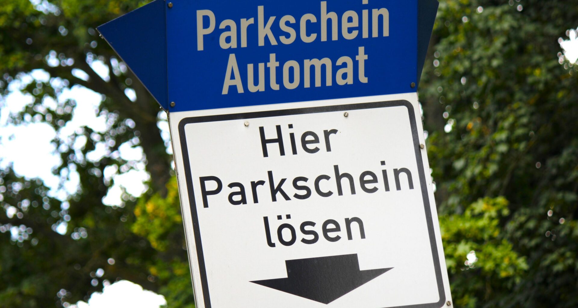 Parkflächen am Steg und Holzplatz/Mansfelder Straße werden gebührenpflichtig
