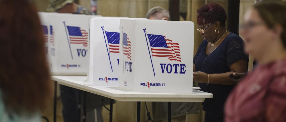 In den USA wählen eher Demokraten per Brief als Republikaner.  