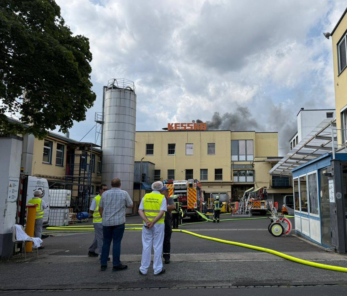 Großbrand in Kessko-Fabrik in Bonn-Beuel