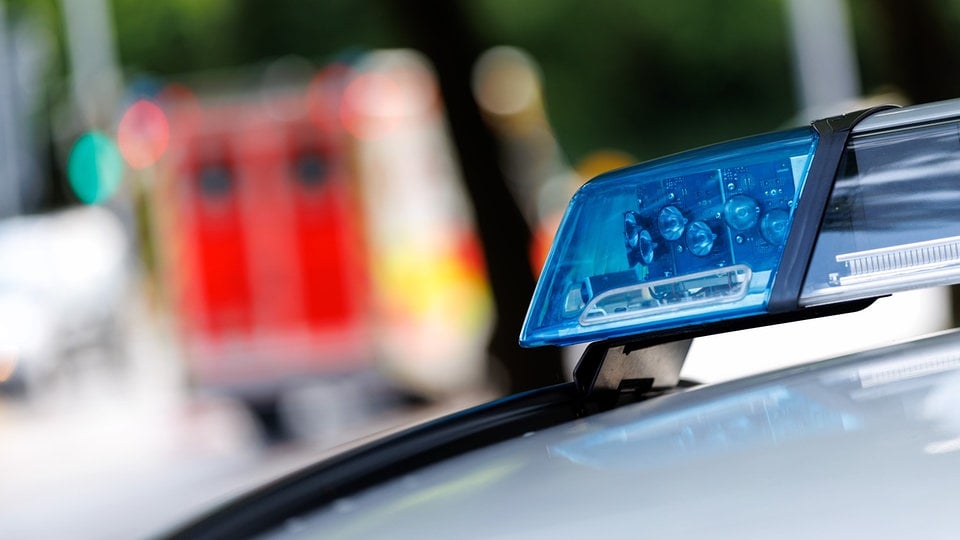 Zwei Menschen im Saalekreis schwer verletzt: Fahndung nach Täter - MDR