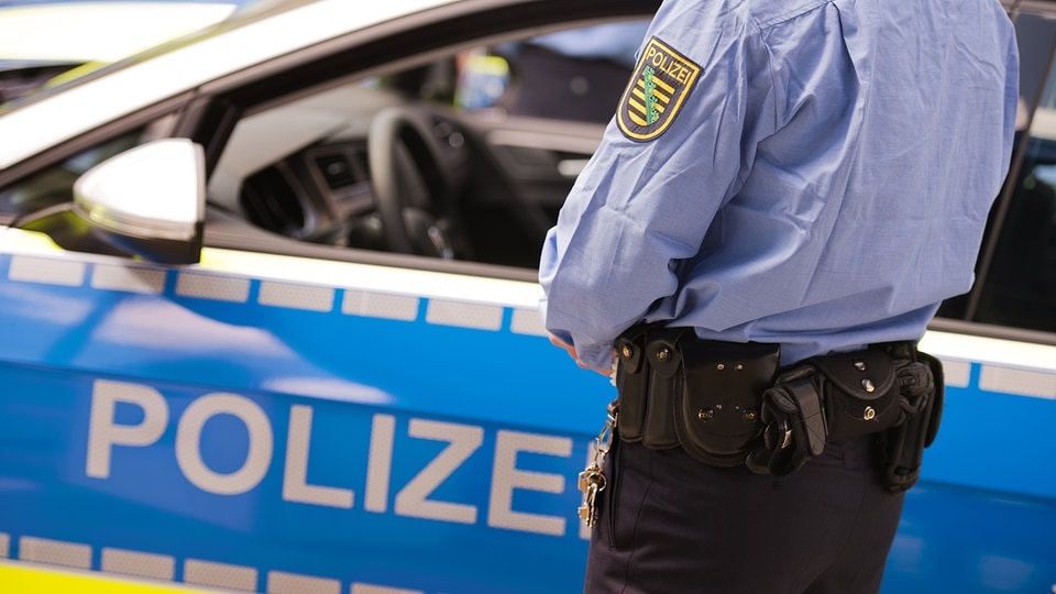 Linker Protest gegen rechte Versammlung in Dresdner Neustadt: Polizei stellt mehrere Anzeigen