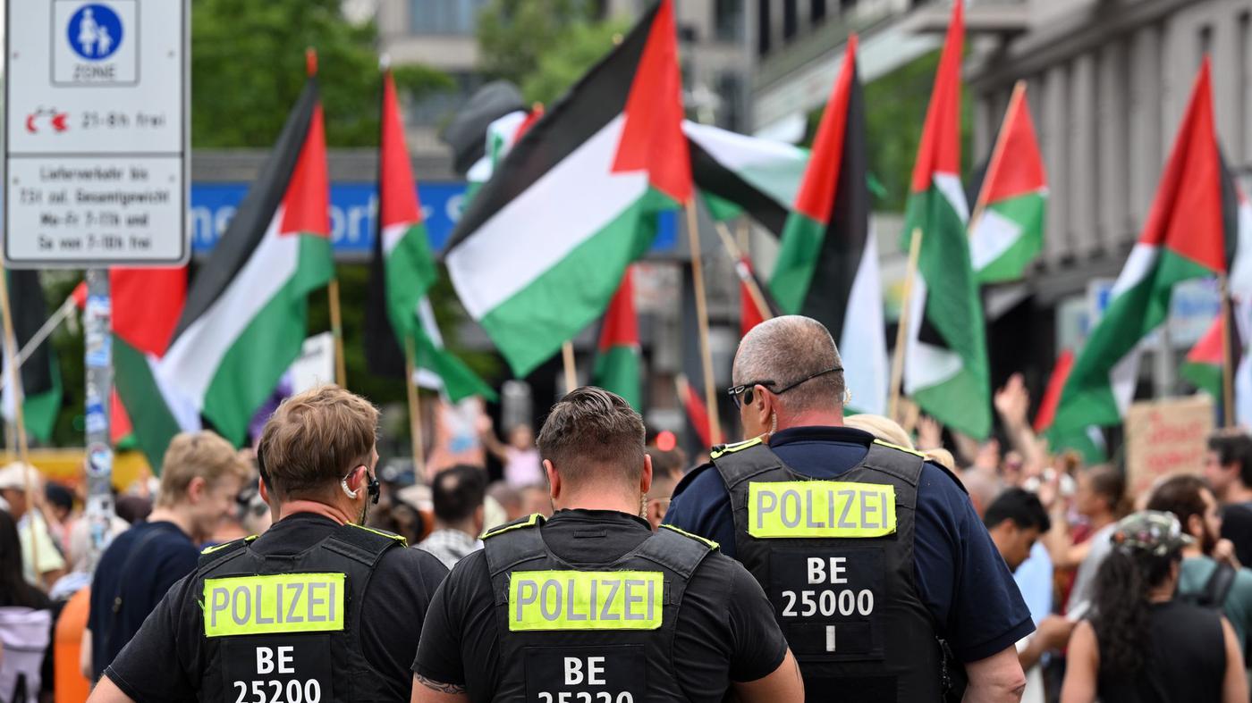 Polizei löst spontane Palästina-Kundgebung vor Bundeskanzleramt auf