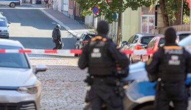 Straßen abgeriegelt, bewaffnete Polizisten unterwegs