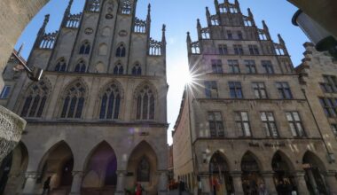 Merz trifft NRW-Kabinett im historischen Rathaus in Münster