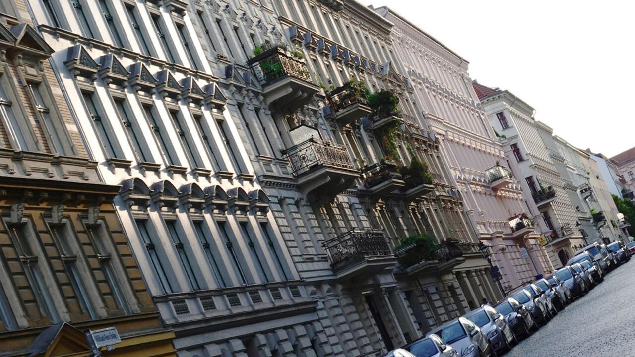 Berlin: Berliner Wohnungsmarkt: Neue Prüfstelle für Mietpreise findet Dutzende Verdachtsfälle von Wucher