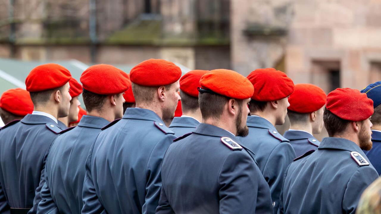 Brandenburg: BSW lehnt neuen Wehrdienst ab - neuer Konflikt in Brandenburg bahnt sich an