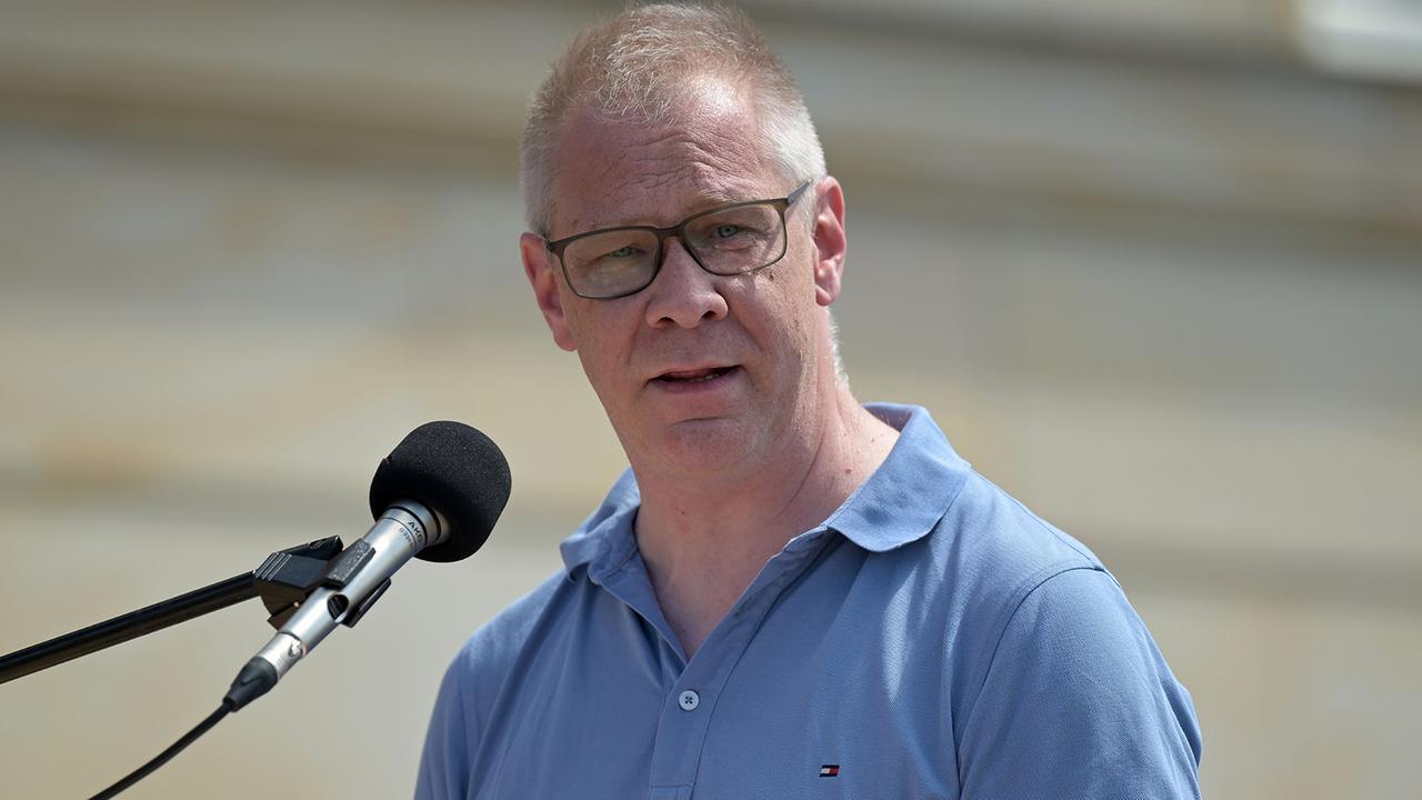 Brandenburg: Debatte um Parteiausschluss: Brandenburger Linke-Chef stellt sich hinter Antisemitismus-Beauftragten
