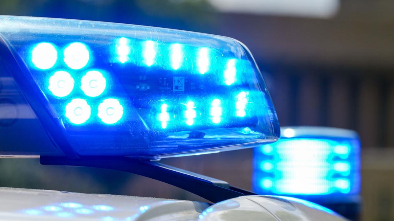 Berlin: Berlin-Hellersdorf: Mann wirft Böller auf Kinder und ruft "Ausländer raus"
