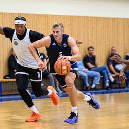Alba Berlin Sam Griesel (m.) im Testspiel gegen Hamburg | Bild: Alba Berlin