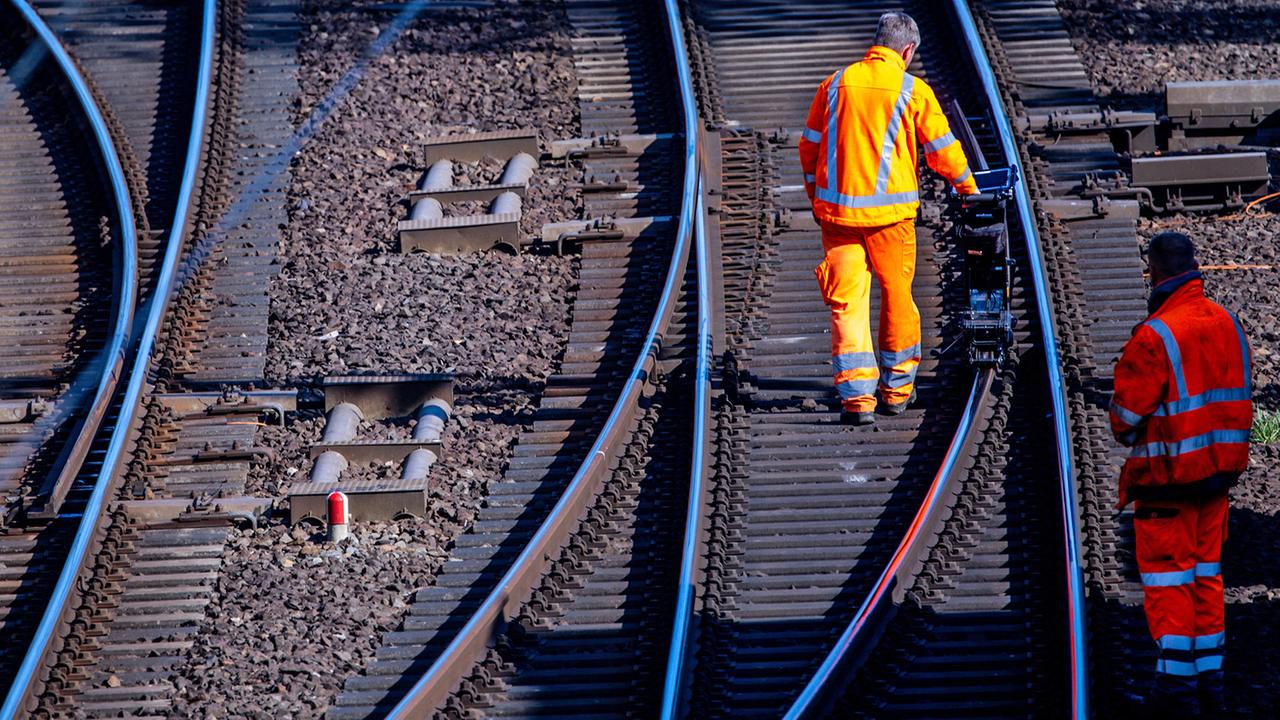 Brandenburg Berlin: Bauarbeiten auf der Bahnstrecke Berlin-Cottbus