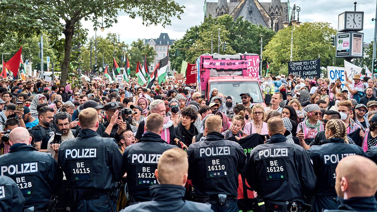 Berlin: Nahostkonflikt: Berliner Polizei geht weiter gegen Pro-Palästina-Parole vor