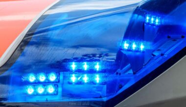 Berlin: Auto wird bei Unfall auf Mariendorfer Damm gegen Baum geschleudert - Fahrer stirbt