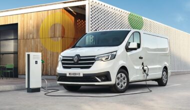 renault trafic e tech e transporter electric transporter grossbritannien uk 2024 01 min