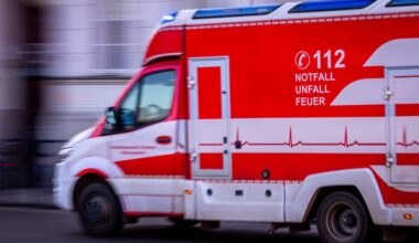 Hamburg: Medizinischer Notfall – Mann fällt vom Rad und stirbt