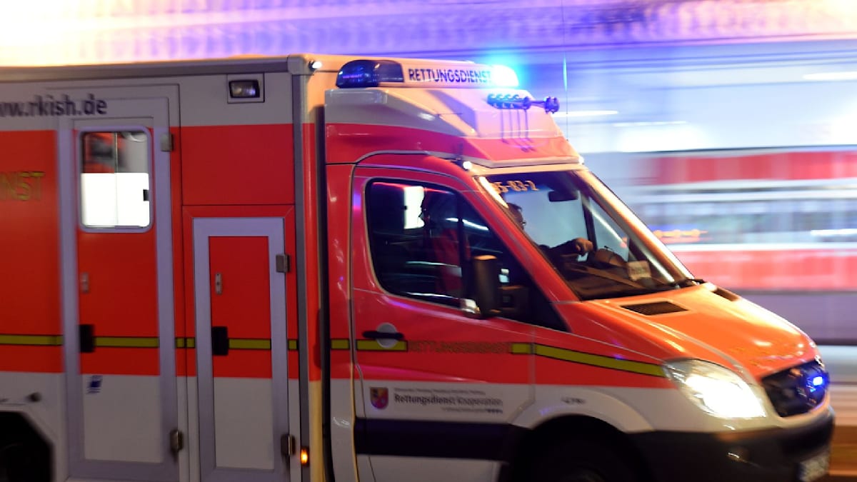 Unfall mit zwei Lastwagen und Transporter in Kiel