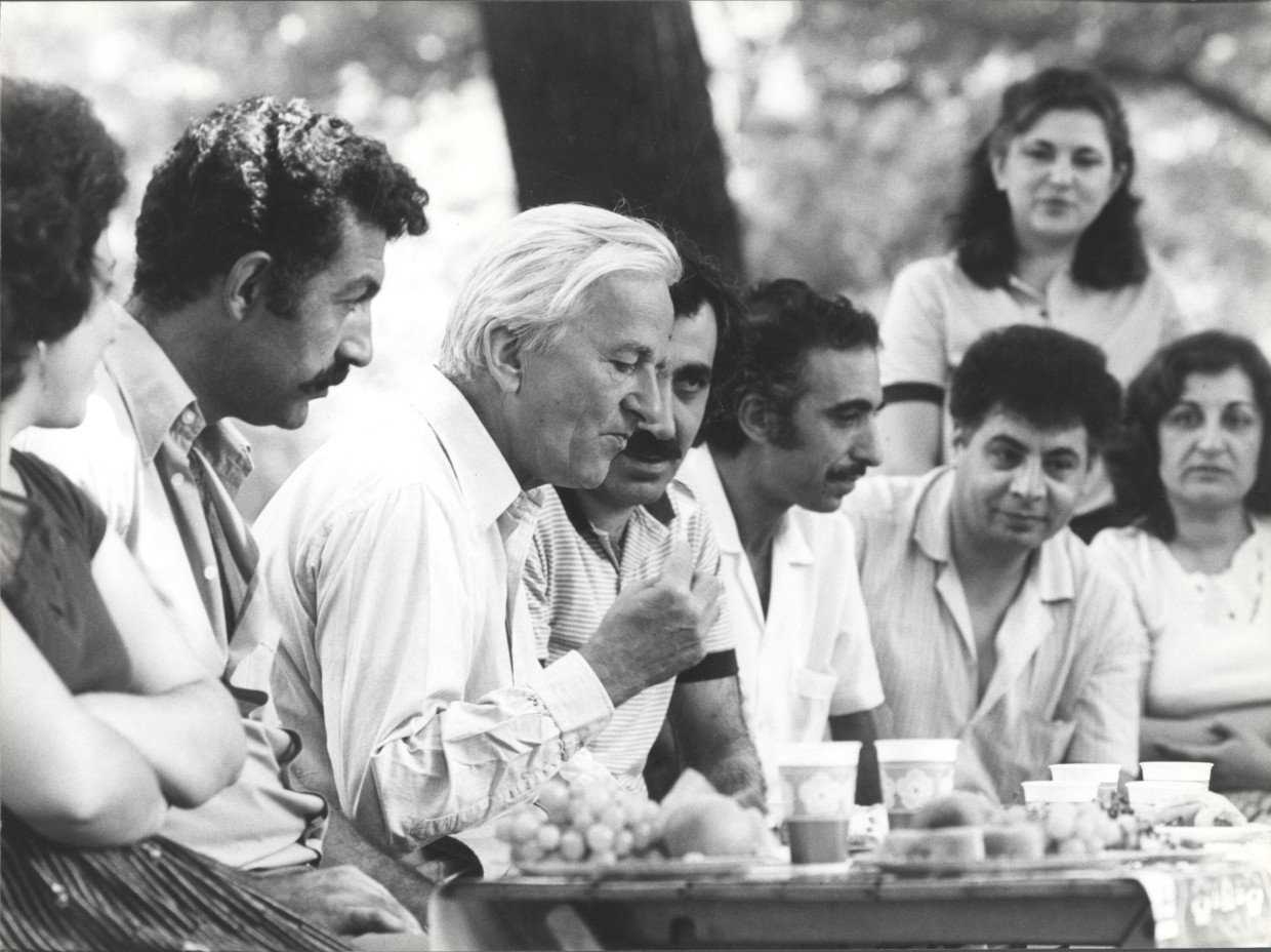 Richard von Weizsäcker mit Familie Barut im Berliner Tiergarten, 21. August 1983