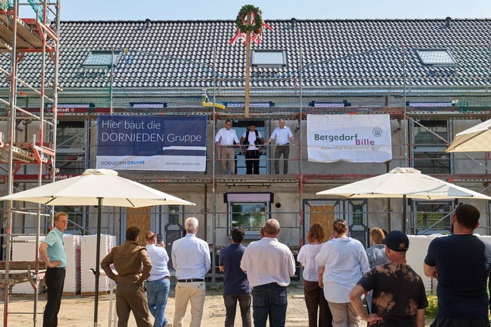 Richtfest: Reihenhäuser für Familien in Geesthacht