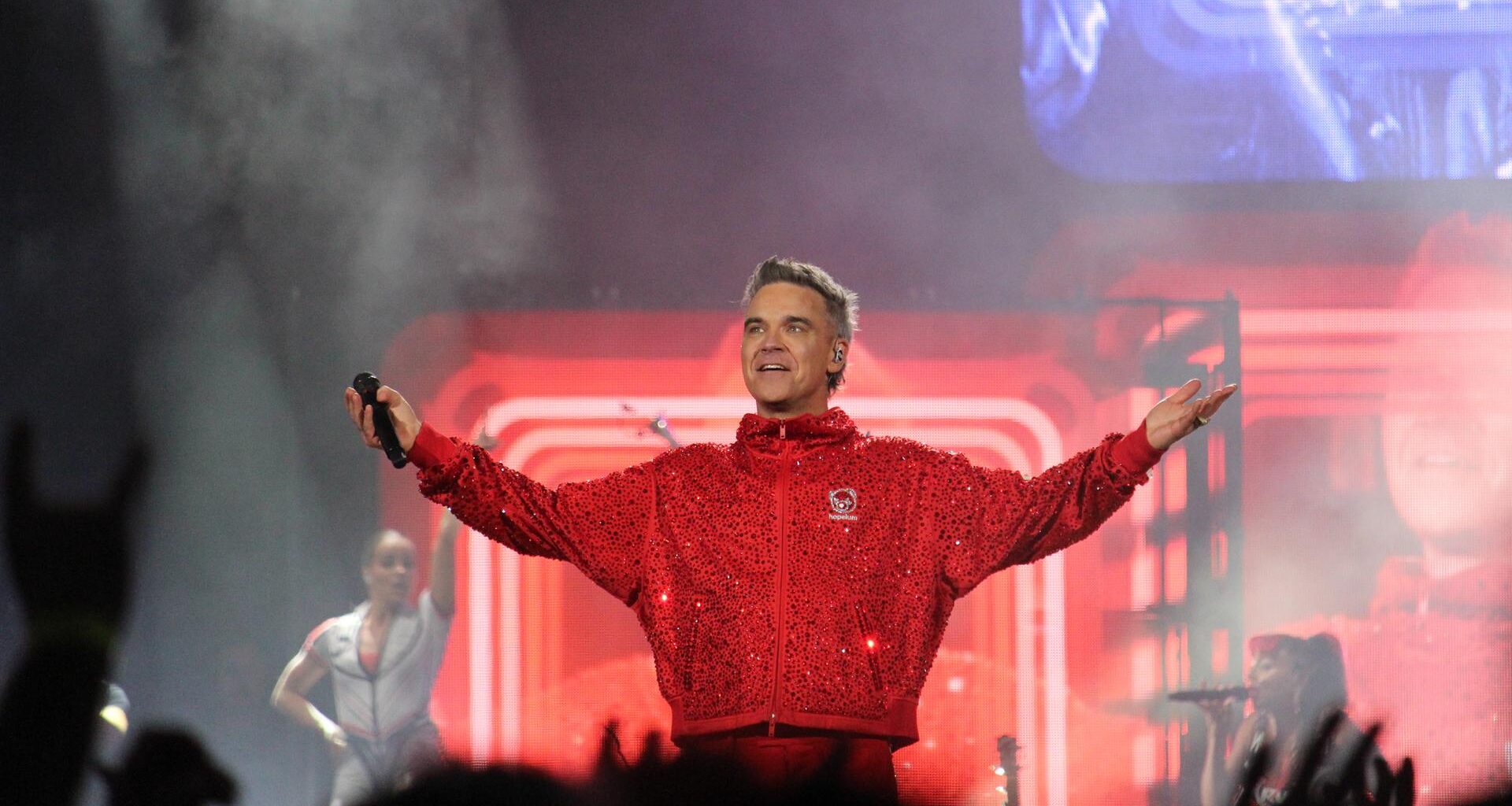 Robbie Williams in Frankfurt: Britpop, Selbstironie und ein bisschen Coldplay | hessenschau.de