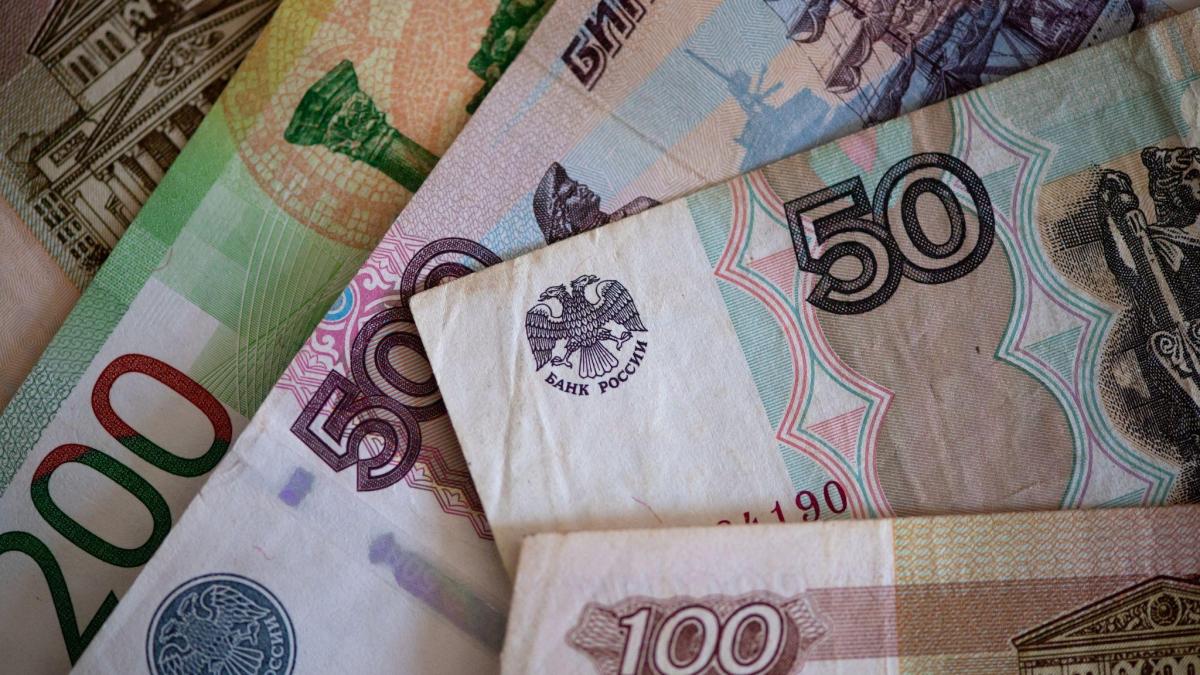 Könnten Russlands eingefrorene Milliarden die Ukraine endlich retten?