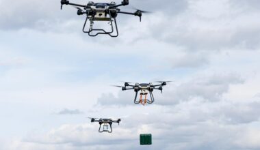 Russische Drohnen am Himmel bei einer Übung