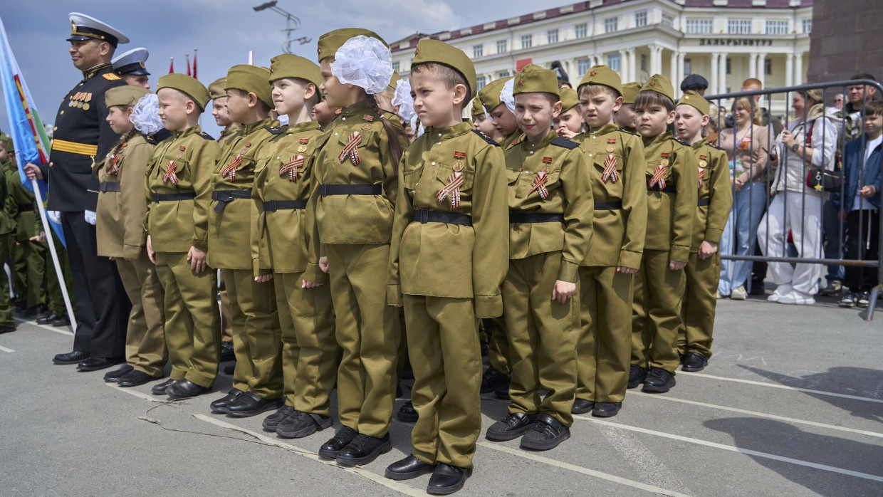 Russische Grundschüler bei einer Siegesparade im am 4. Mai in Wladiwostok