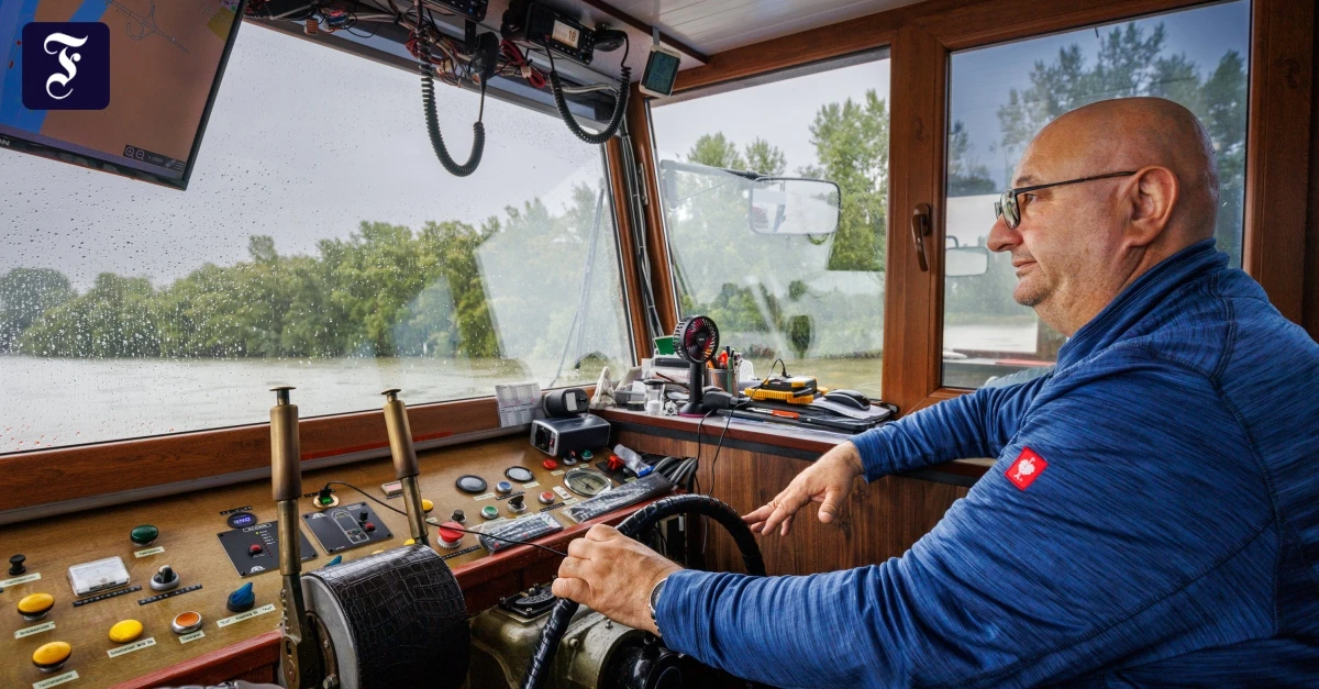 Fähre zur Rettsbergsaue: Kapitan Aidoiu, der Rhein und die Tamara