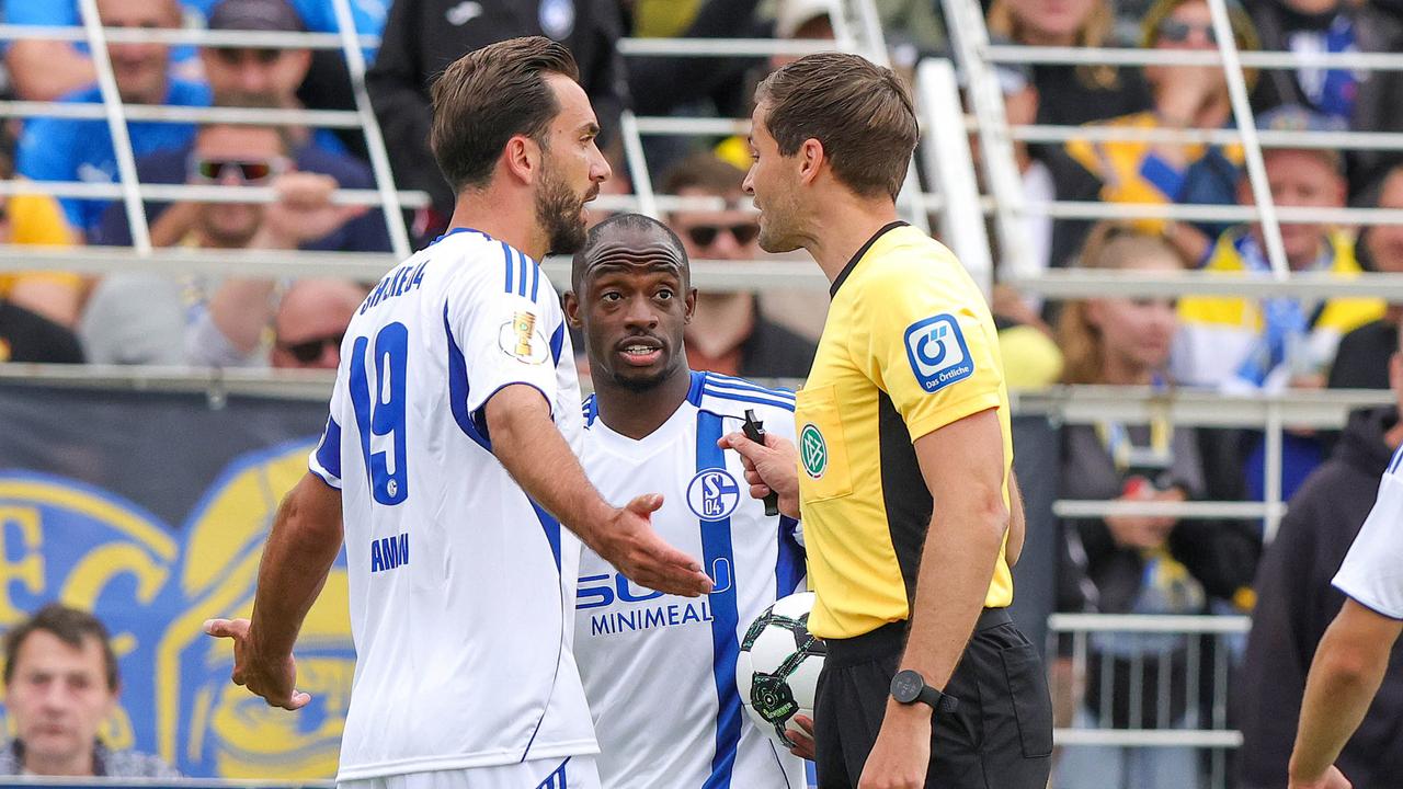 Schalkes Antwi-Adjei bei Lok Leipzig rassistisch beleidigt? Pokalspiel unterbrochen