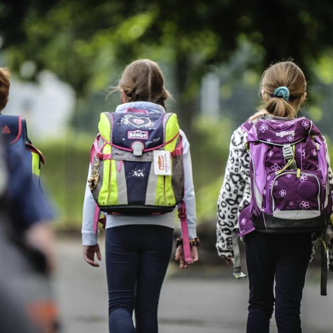 Achtung Autofahrer in Essen: Die Schule hat begonnen - Plakate in ganzer Stadt