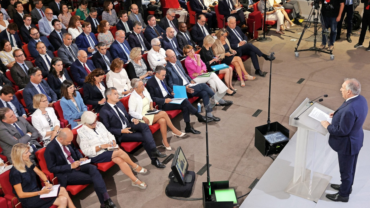 Seiner Regierung droht das Aus: François Bayrou während einer Pressekonferenz am Montag