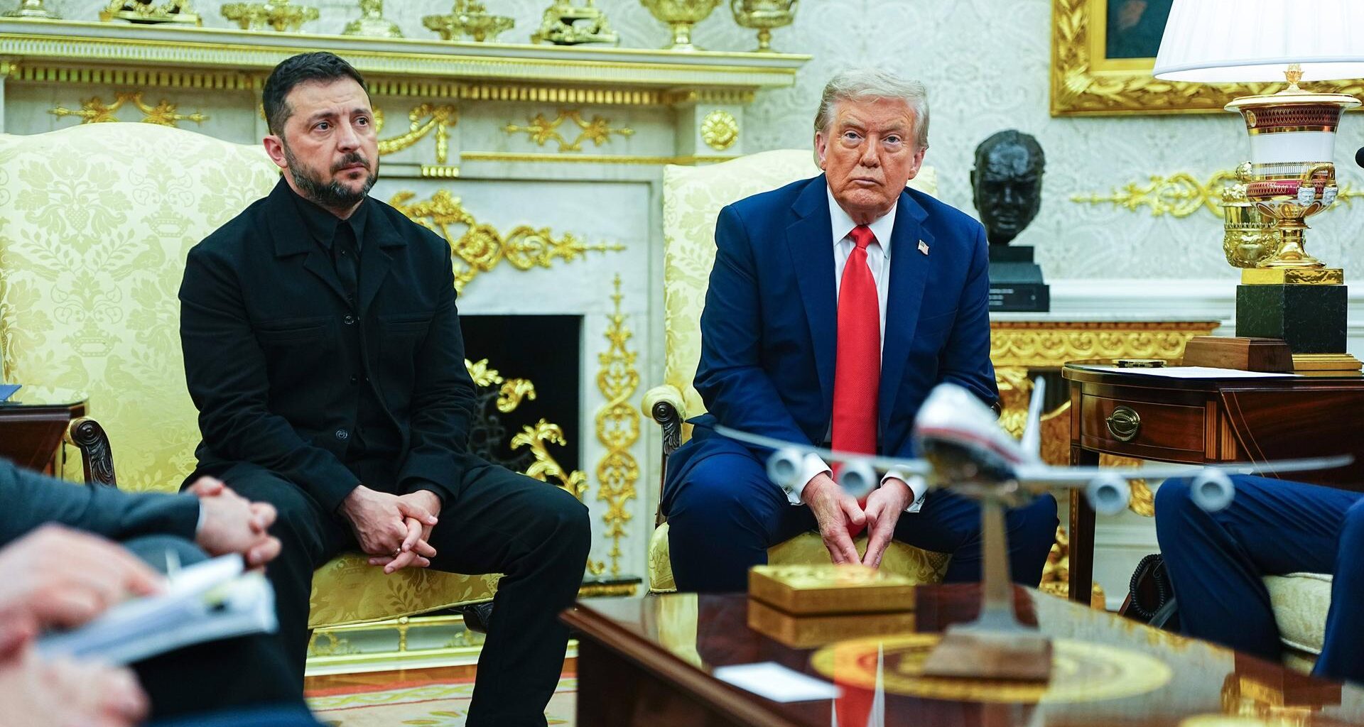 US-Präsident Donald Trump und Ukraines Präsident Selenskyj sitzen im Oval Office