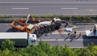 Betonmischer umgekippt: A14-Sperrung aufgehoben, weiterhin Stau
