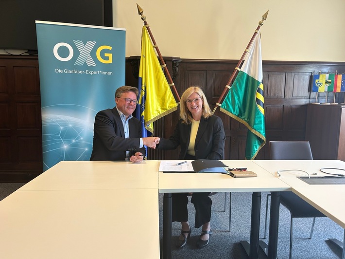 Stadt Heidenau und OXG unterzeichnen Absichtserklärung für zukunftssicheren Glasfaserausbau