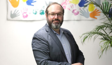 Stanislav „Stan“ Krasnokutskiy, Schiedsmann im Bezirk Mitte 1, engagierter Ansprechpartner der ukrainischen Community in Solingen und Kandidat für den Integrations- und Zuwandererrat. (Foto: © Bastian Glumm)