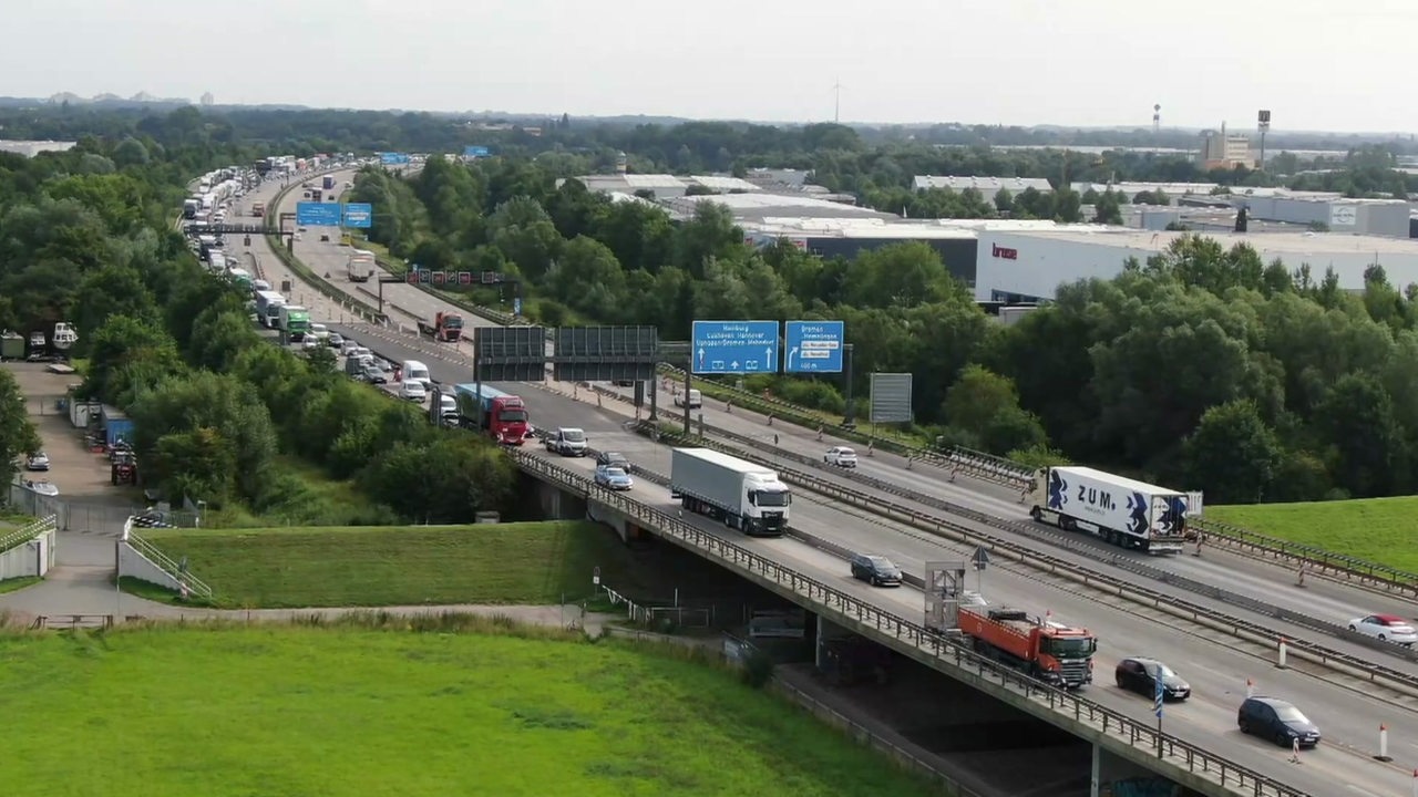 14 Kilometer Stau auf der A1 bei Bremen wegen Bauarbeiten