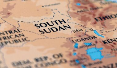 Eine Karte von Afrika, auf der der Südsudan und Uganda etwas deutlicher geschrieben ist, die anderen Länder sind ein wenig verschwommen.