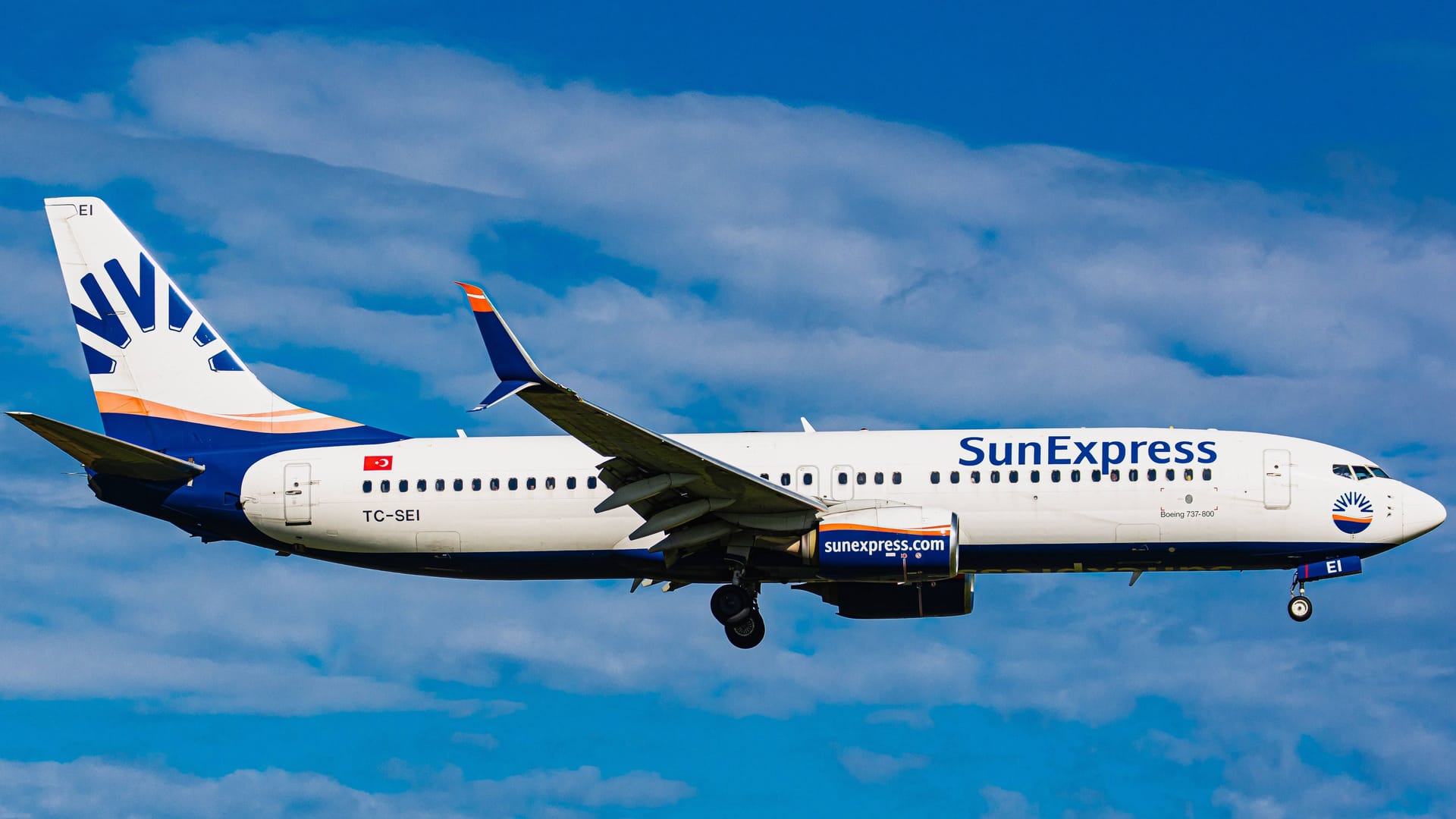 SunExpress-Maschine (Symbolbild): Ein Flug von Antalya nach Köln/Bonn musste wegen eines Notfalls in Wien landen.
